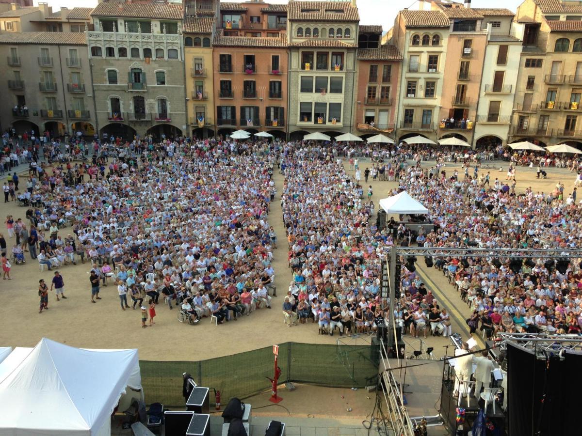 Apartaments Vicus 2 Con Vistas A La Plaza Mayor De Vic Kültér fotó