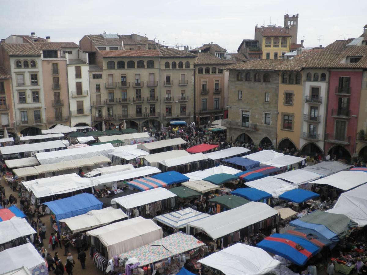 Apartaments Vicus 2 Con Vistas A La Plaza Mayor De Vic Kültér fotó