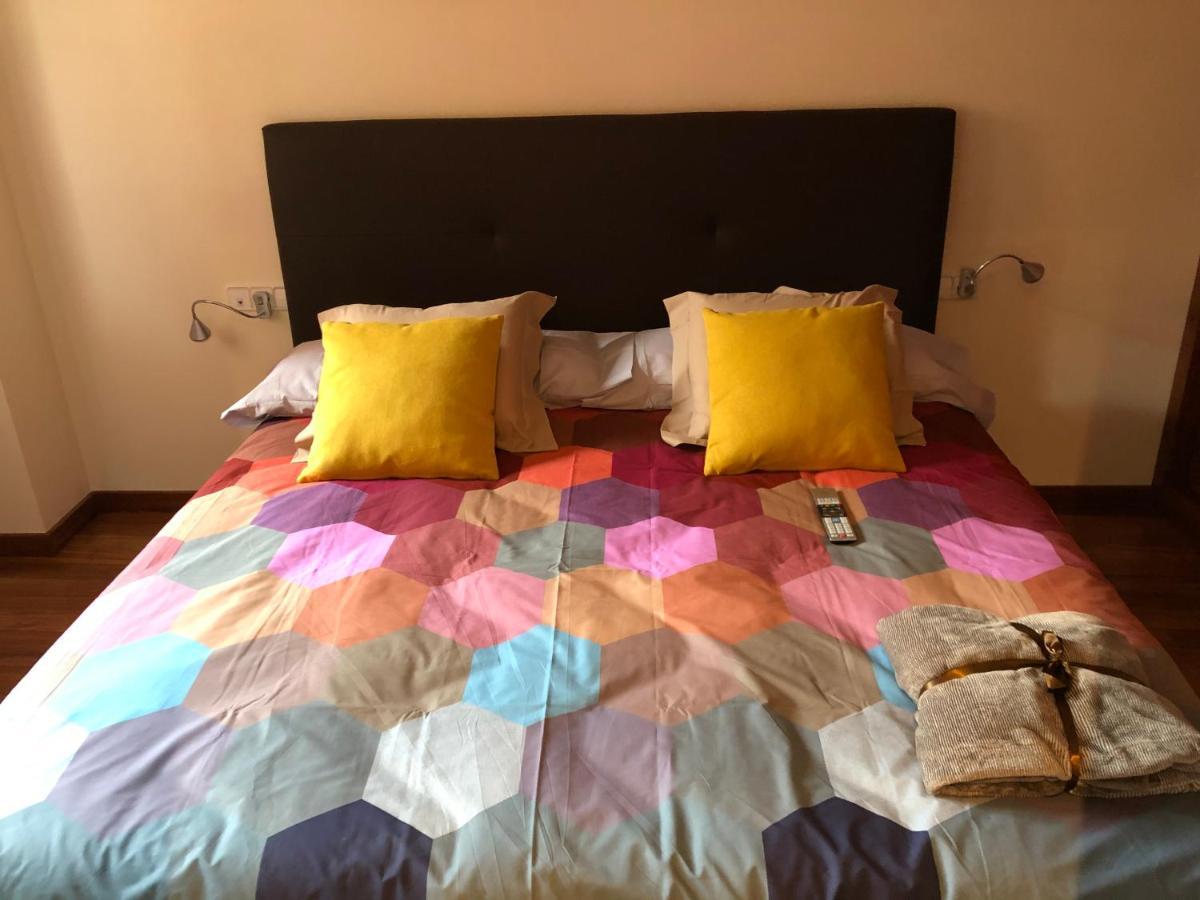 Apartaments Vicus 2 Con Vistas A La Plaza Mayor De Vic Kültér fotó