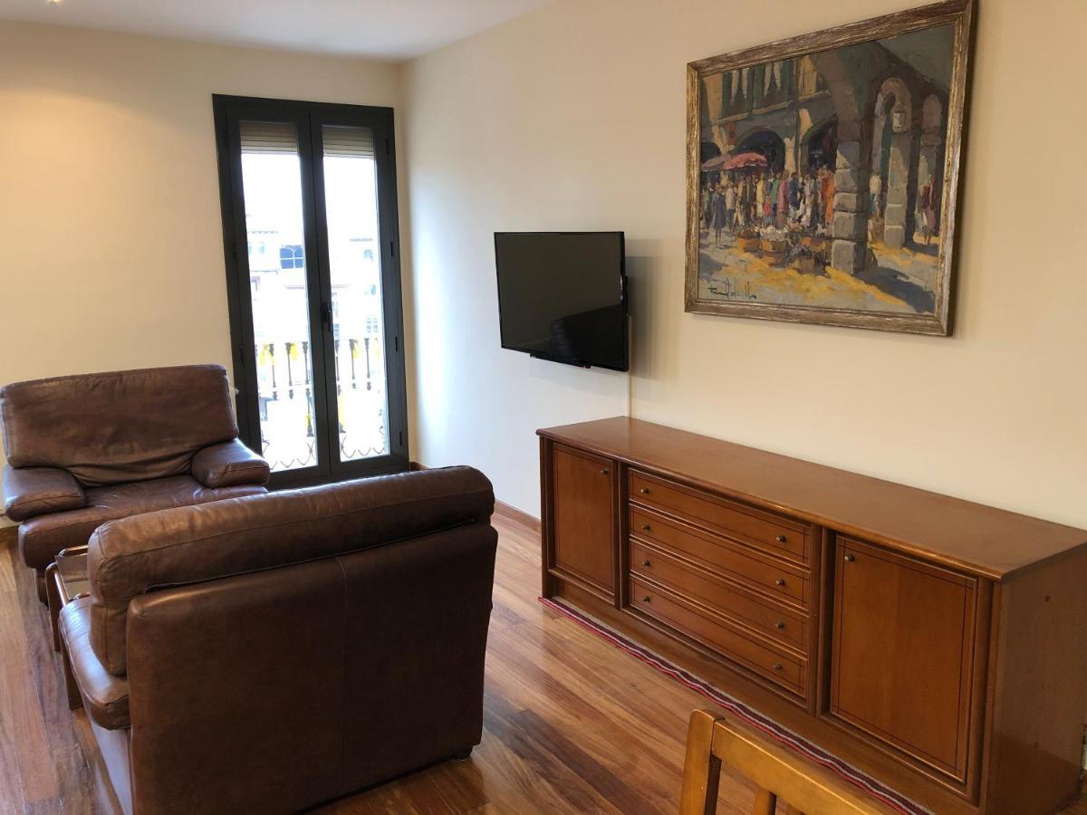 Apartaments Vicus 2 Con Vistas A La Plaza Mayor De Vic Kültér fotó